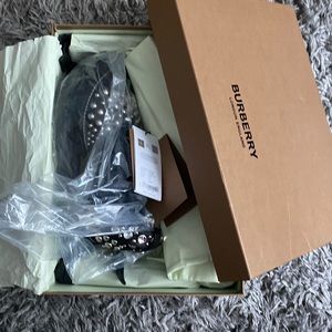 🆕 BURBERRY BARNSBY PLATFORM SANDALS not available